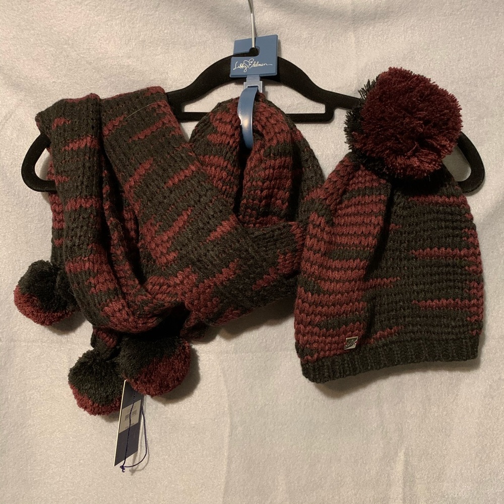 Libby Edelman Black/Purple Hat and Scarf Combo